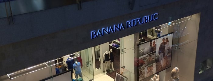 Banana Republic is one of Tempat yang Disukai Dr. Sultan.