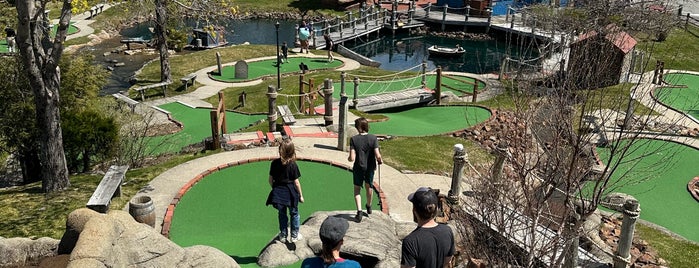 Pirate's Cove Mini Golf is one of Bar Harbor / Acadia.