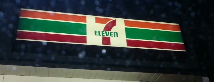 7-Eleven is one of Lieux qui ont plu à Rob.