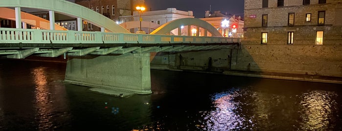Main Street Bridge is one of murdoch locations.