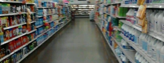 Walmart Supercenter is one of Tempat yang Disukai Melody.