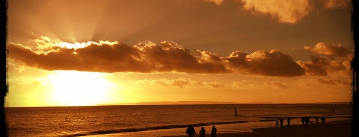 Southbourne Beach is one of Tempat yang Disukai Wasya.