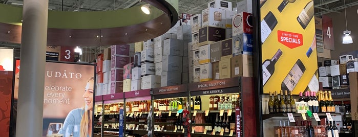 Total Wine & More is one of Locais curtidos por Richard.