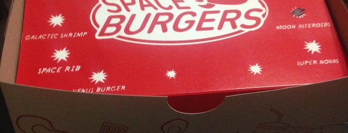 Space Burger is one of Lugares favoritos de Barbie.