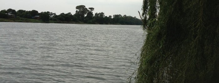 Vaal River is one of Tempat yang Disukai Richard.