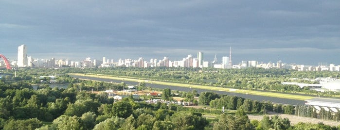 Крылатские холмы is one of Parks.