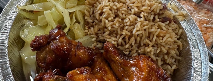 Lees Jamaican American Buffet is one of Kimmie'nin Kaydettiği Mekanlar.