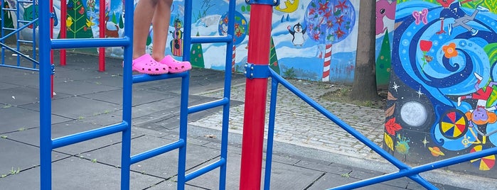 Kids Playground Ps -120 is one of Posti che sono piaciuti a Albert.