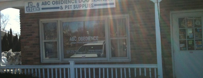 ABC Obedience Dog Training and Pet Supplies is one of Lieux sauvegardés par Michael.