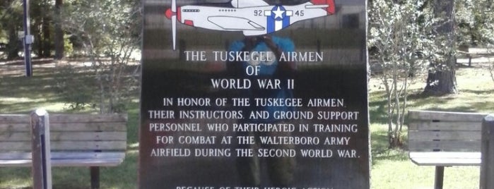 Tuskegee Airman Memorial is one of สถานที่ที่ Lizzie ถูกใจ.
