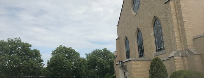 Roman Catholic Church of the Sacred Heart is one of สถานที่ที่ Mike ถูกใจ.