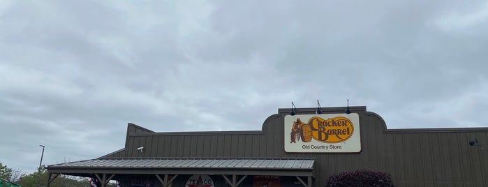 Cracker Barrel Old Country Store is one of Restraunts to Explore.