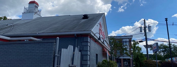 Friendly's is one of Downtown Metuchen.