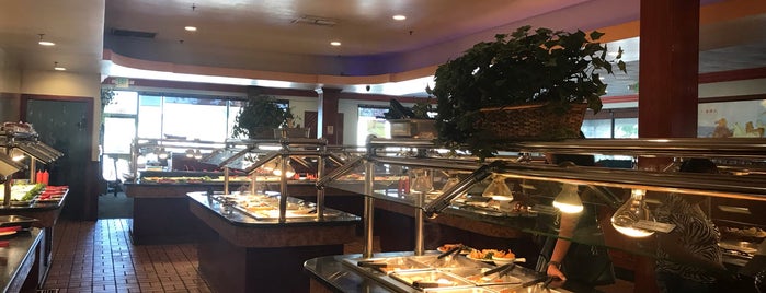 New Century Buffet is one of Lisaさんのお気に入りスポット.