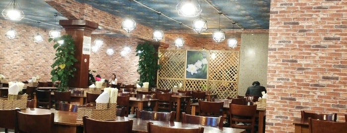 Hoa Sen Vegetarian Restaurant is one of Tempat yang Disukai Joscha.