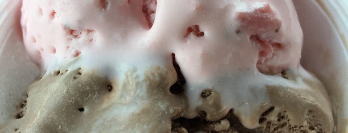 Seaweed's Snowballs & Ice Cream is one of Posti che sono piaciuti a Joe.