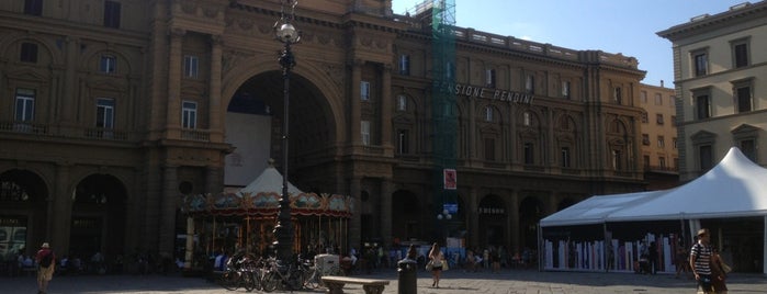 Piazza della Repubblica is one of Viaggio a Firenze 2013.