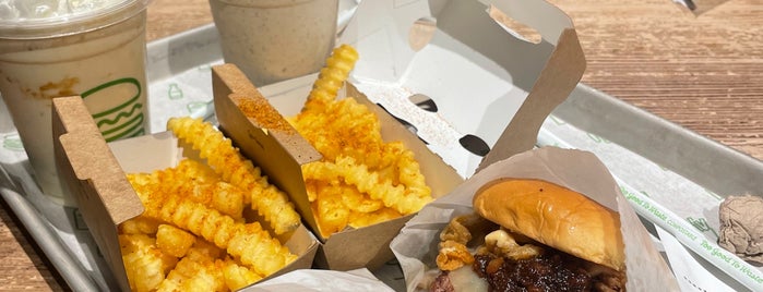 Shake Shack is one of Do: Baltimore ☑️.