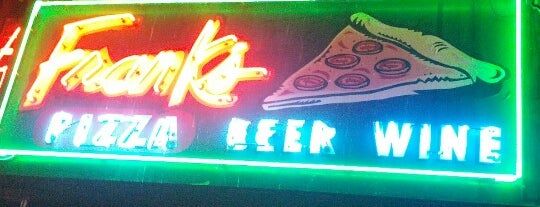 Frank's Pizza is one of Tempat yang Disukai Jim.
