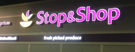 Stop & Shop is one of Orte, die ricardo gefallen.