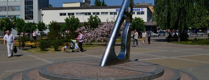 Майдан Свободи is one of Lugares favoritos de Tanya.