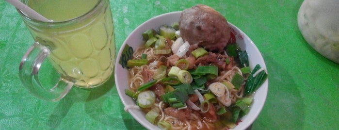 Mie Ayam dan Bakso Nunggal Roso is one of Rekomendasi Tempat Makan Sekitar UII Terpadu.