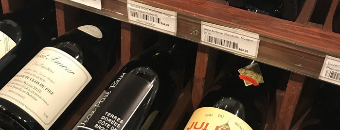 Golden Rule Wine & Liquor Store is one of Cibo.