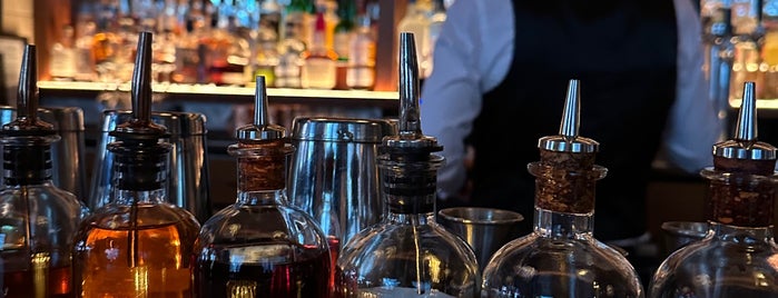 Smyth Tavern is one of Manhattan's Top 100 Cocktail Bars 🥃.