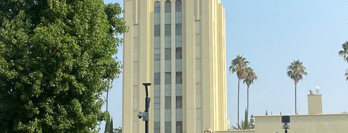 Van Nuys City Hall is one of US - Tây.