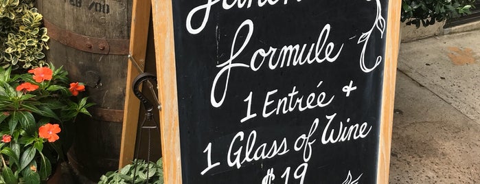 St Tropez Restaurant & Wine Bar is one of Lieux qui ont plu à diane.