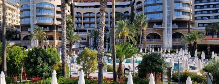 Arycanda De Luxe Resort is one of Lugares favoritos de Elif.