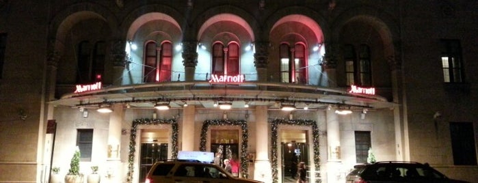 New York Marriott East Side is one of Tempat yang Disukai Andrea.