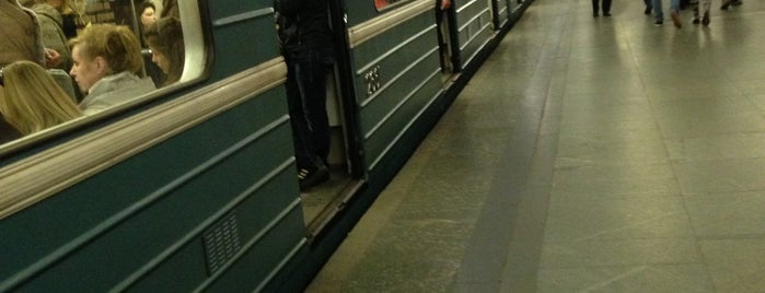 metro Biblioteka Imeni Lenina is one of Палеонтология в Московском метро.