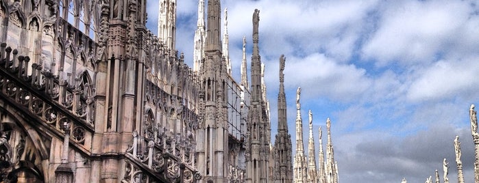 Duomo di Milano is one of Tempat yang Disukai Buğra.