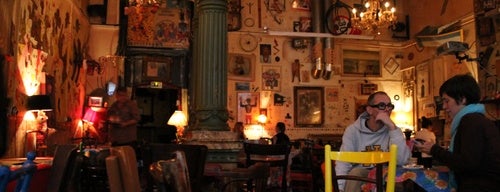 Csendes Vintage Bar & Cafe is one of Ruin Pubs Budapest.