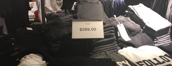 Pull & Bear is one of Enrique : понравившиеся места.