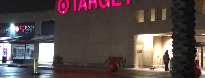 Target is one of สถานที่ที่ Tasia ถูกใจ.