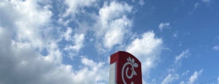 Chick-fil-A is one of The 13 Best Places with a Drive Thru in Dallas.