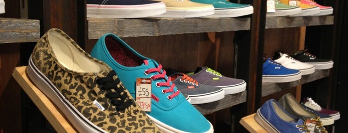 Vans Store is one of Lugares favoritos de J.