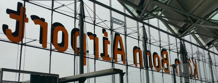 Flughafen Köln/Bonn Konrad Adenauer (CGN) is one of Ķelne.