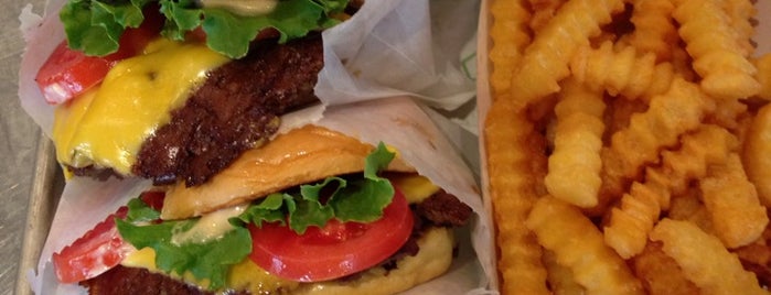 Shake Shack is one of Lugares favoritos de Trace.