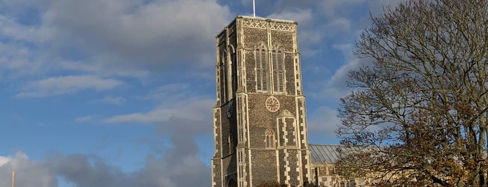 St Edmund's Church is one of Locais curtidos por James.