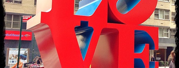 Escultura LOVE por Robert Indiana is one of To-do in New York.