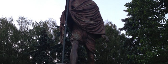 Памятник Махатме Ганди is one of Памятники.