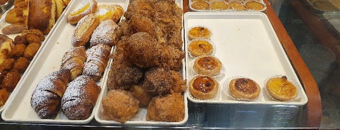Portugalia Bakery is one of siva'nın Beğendiği Mekanlar.
