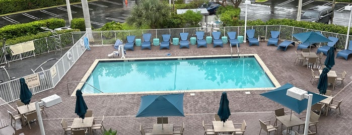 Hampton Inn & Suites is one of Gira Miami Junio 2014.