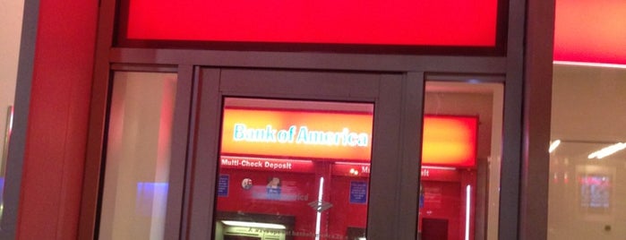 Bank Of America ATM is one of Lugares favoritos de Arturo.