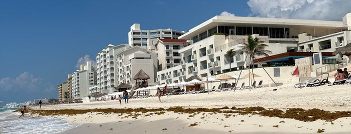 Playa (Beach) - Emporio is one of Lieux qui ont plu à Max.