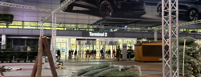 Terminal 2 is one of Orte, die Tomek gefallen.
