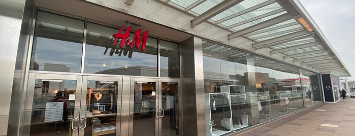 H&M is one of Guide to Oak Brook's best spots.